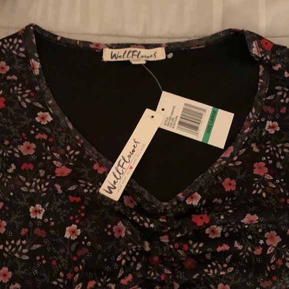 👗BOGO- Wallflower floral ditzy dress NEW size large - Picture 2 of 3